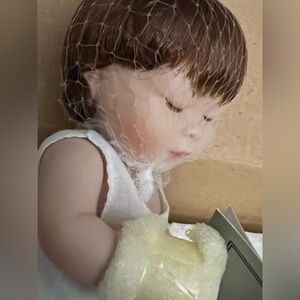 Danbury Mint daisy daydream from the bonnet  baby doll collection porcelain NIB